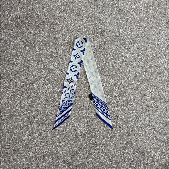 Louis Vuitton Accessories - Louis Vuitton Blue & White Silk Bandeau Twill Scarf